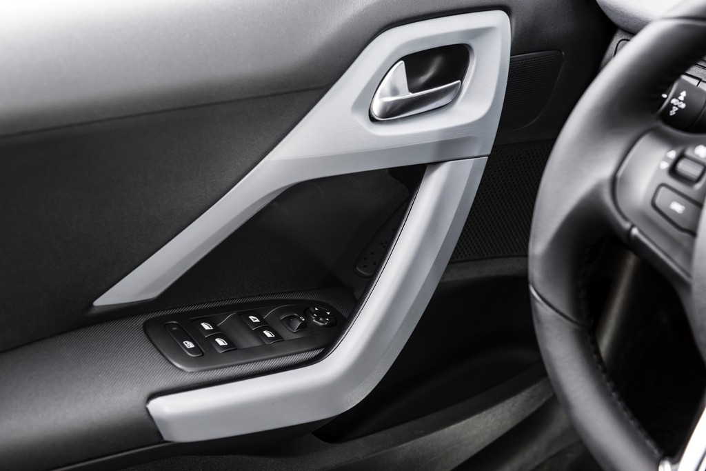 PEUGEOT 208 CHEGA AINDA MAIS COMPLETO NA LINHA 2016 E PELO MESMO PREÇO DAS VERSÕES 2015, foto 36