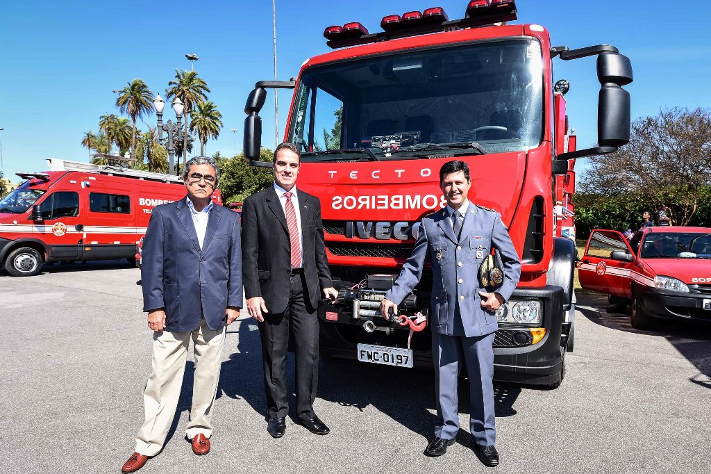 IVECO ENTREGA 40 CAMINHÕES AO CORPO DE BOMBEIROS DE SÃO PAULO, foto 1