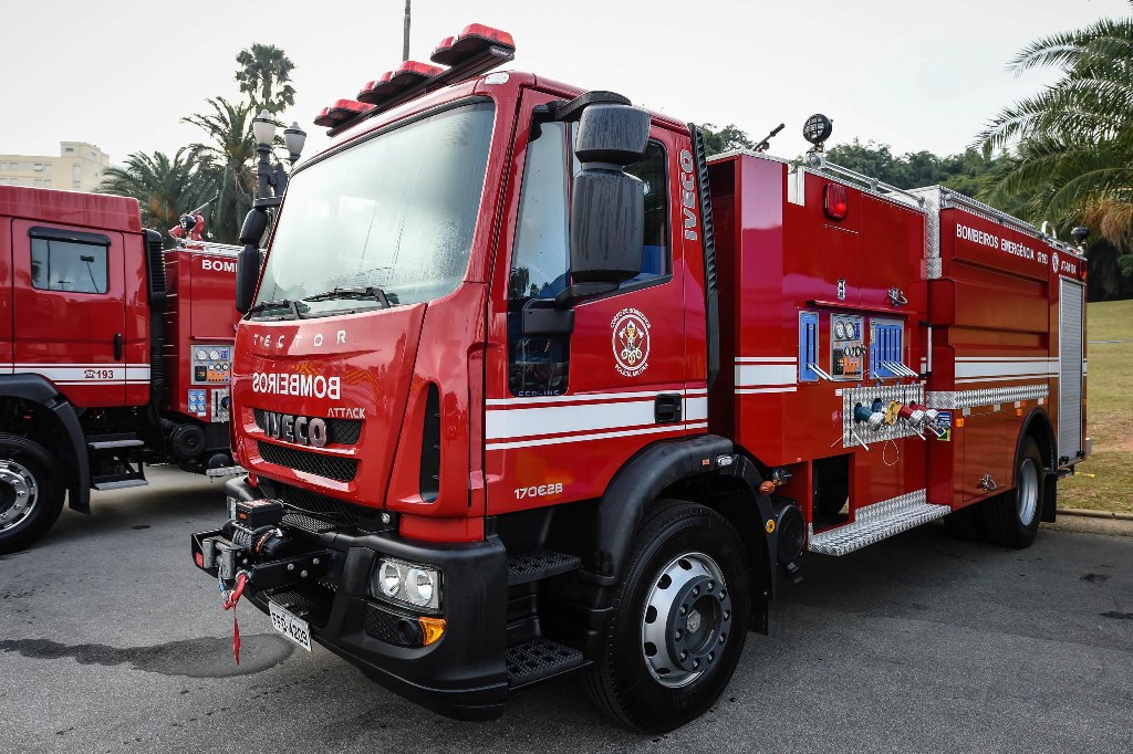 IVECO ENTREGA 40 CAMINHÕES AO CORPO DE BOMBEIROS DE SÃO PAULO, foto 2