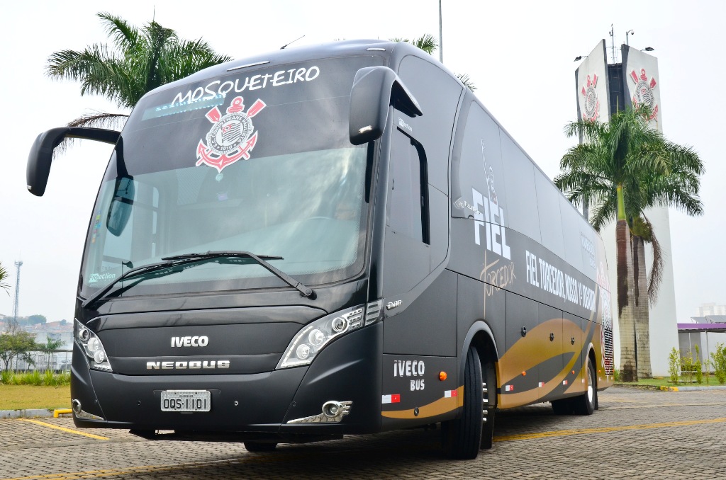 ÔNIBUS IVECO DO CORINTHIANS GANHA VISUAL EM HOMENAGEM À FIEL, foto 1