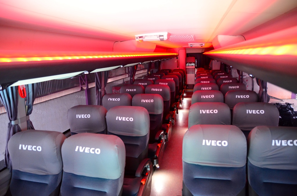 ÔNIBUS IVECO DO CORINTHIANS GANHA VISUAL EM HOMENAGEM À FIEL, foto 3