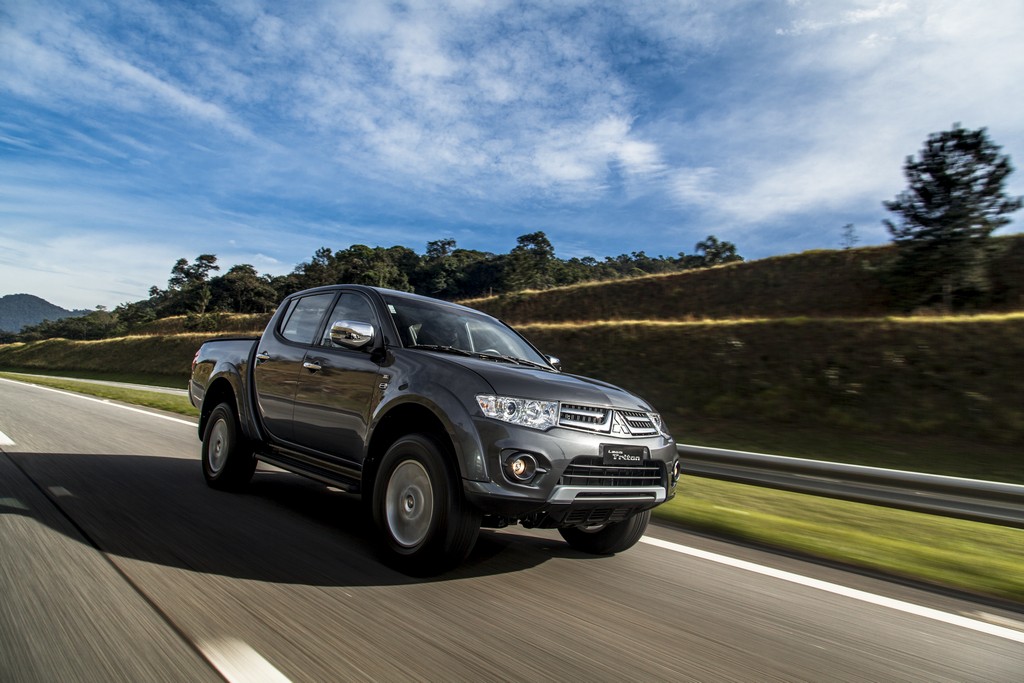 MITSUBISHI LANÇA A SÉRIE ESPECIAL L200 TRITON HLS CHROME EDITION, foto 2