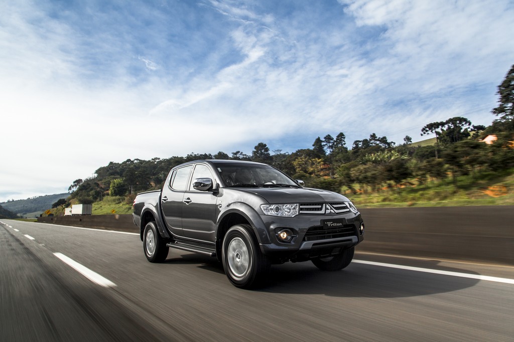 MITSUBISHI LANÇA A SÉRIE ESPECIAL L200 TRITON HLS CHROME EDITION, foto 4