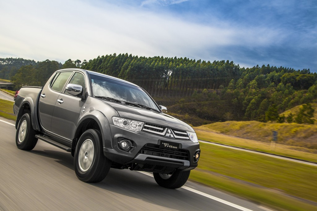 MITSUBISHI LANÇA A SÉRIE ESPECIAL L200 TRITON HLS CHROME EDITION, foto 6