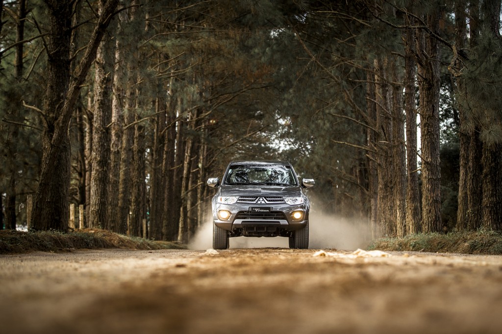 MITSUBISHI LANÇA A SÉRIE ESPECIAL L200 TRITON HLS CHROME EDITION, foto 9