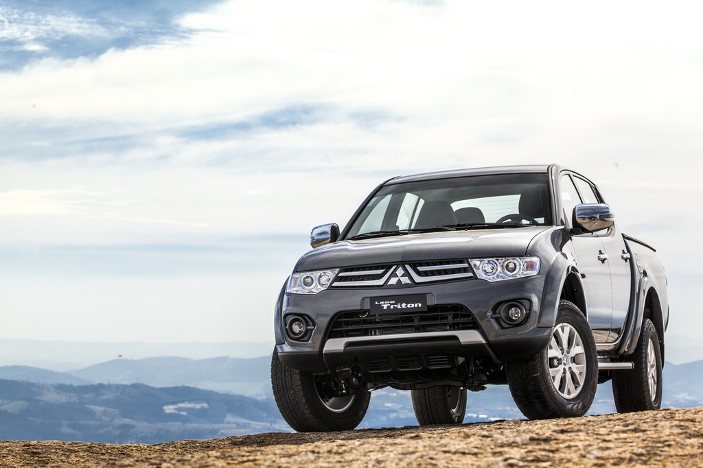 MITSUBISHI LANÇA A SÉRIE ESPECIAL L200 TRITON HLS CHROME EDITION, foto 11