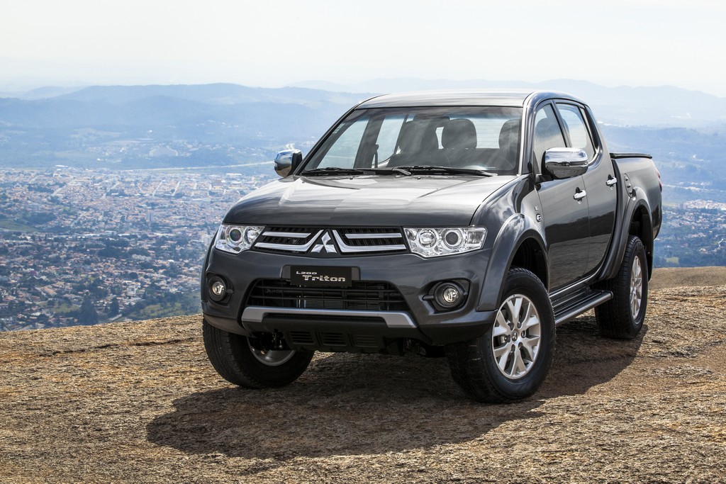MITSUBISHI LANÇA A SÉRIE ESPECIAL L200 TRITON HLS CHROME EDITION, foto 13