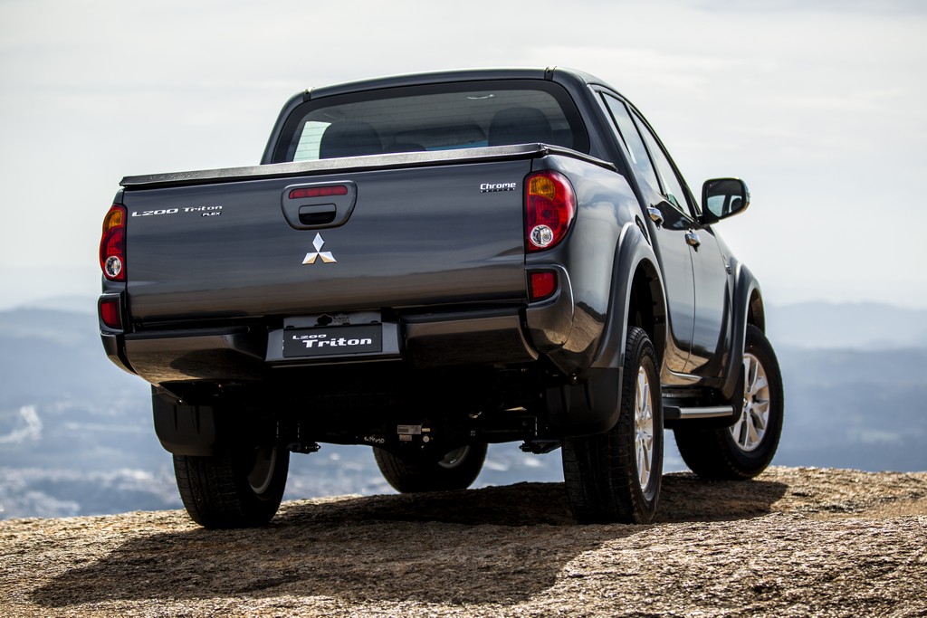 MITSUBISHI LANÇA A SÉRIE ESPECIAL L200 TRITON HLS CHROME EDITION, foto 14