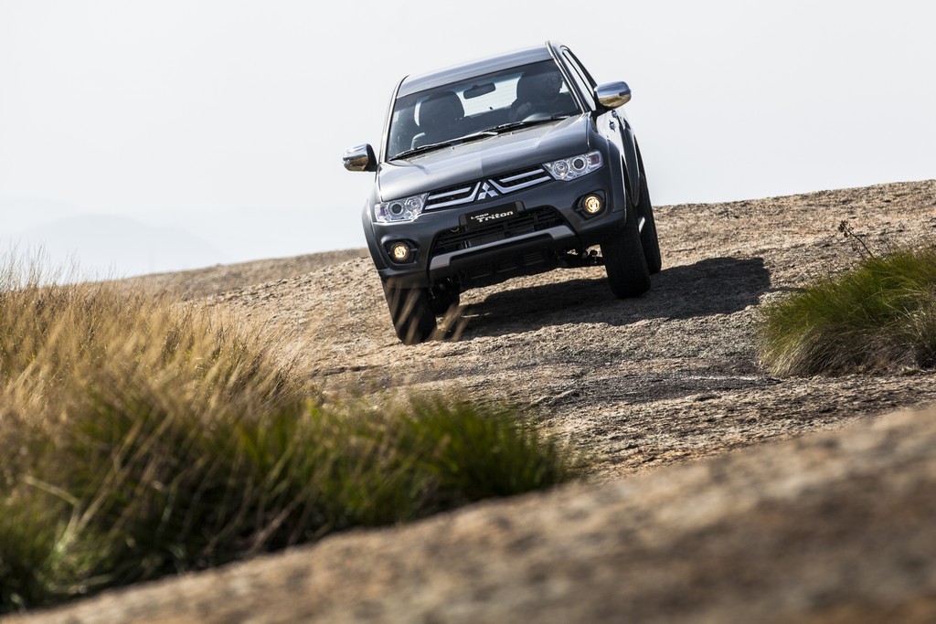 MITSUBISHI LANÇA A SÉRIE ESPECIAL L200 TRITON HLS CHROME EDITION, foto 17