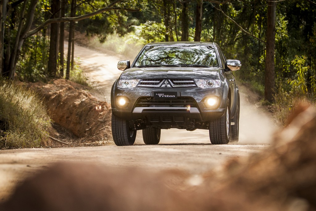 MITSUBISHI LANÇA A SÉRIE ESPECIAL L200 TRITON HLS CHROME EDITION, foto 18