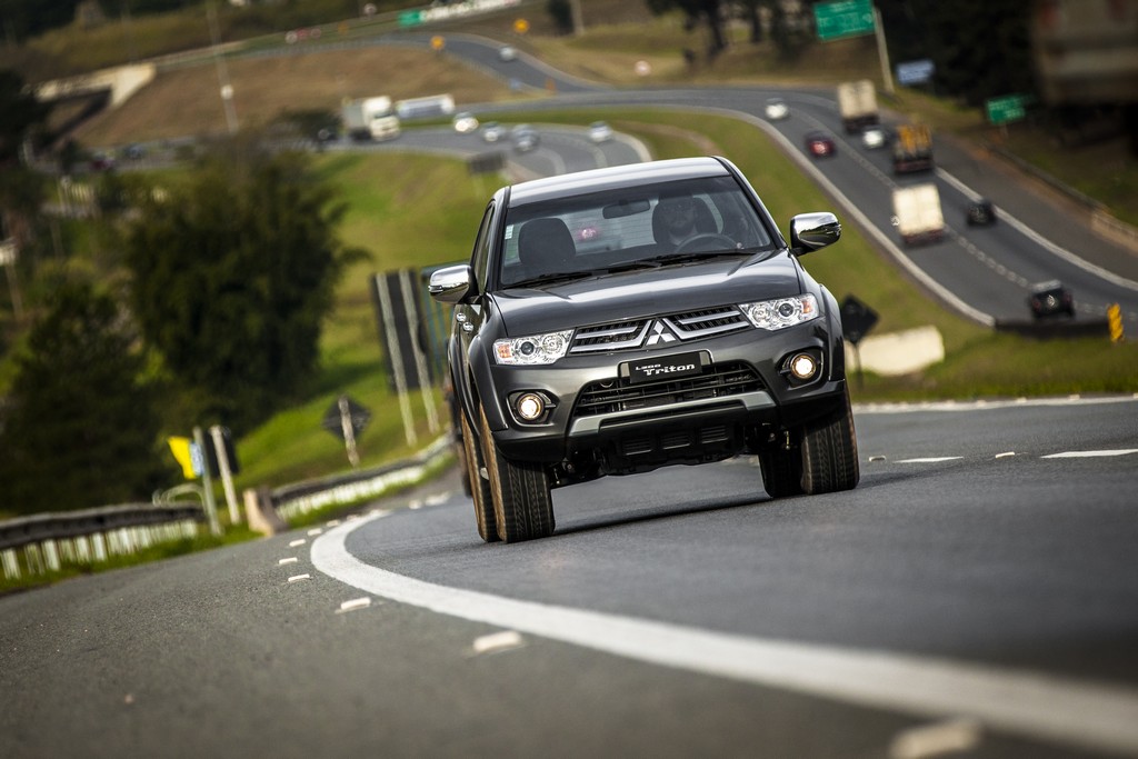 MITSUBISHI LANÇA A SÉRIE ESPECIAL L200 TRITON HLS CHROME EDITION, foto 19