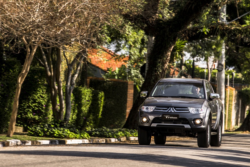 MITSUBISHI LANÇA A SÉRIE ESPECIAL L200 TRITON HLS CHROME EDITION, foto 21