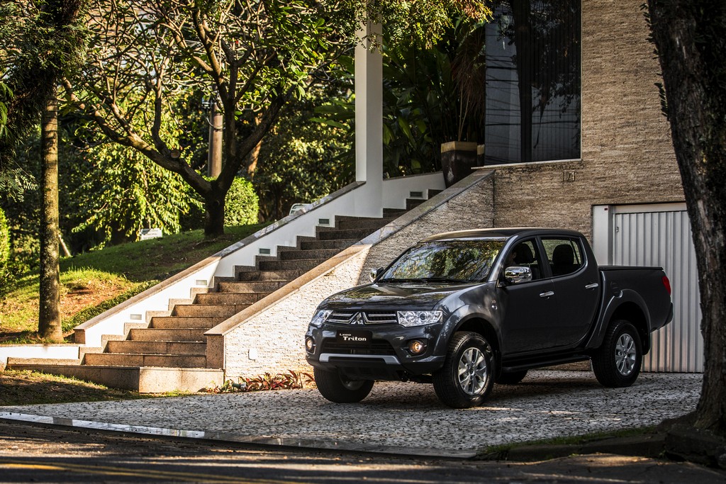 MITSUBISHI LANÇA A SÉRIE ESPECIAL L200 TRITON HLS CHROME EDITION, foto 22