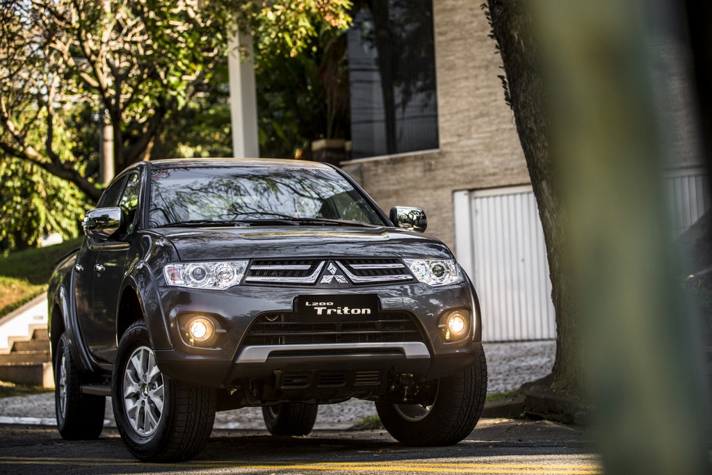 MITSUBISHI LANÇA A SÉRIE ESPECIAL L200 TRITON HLS CHROME EDITION, foto 23