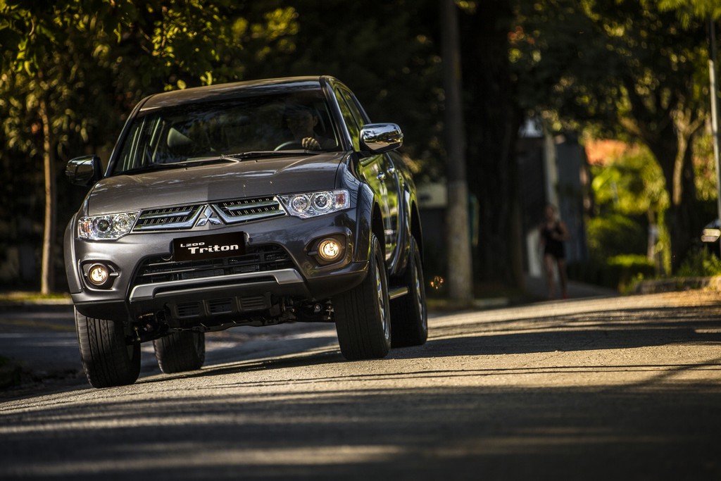 MITSUBISHI LANÇA A SÉRIE ESPECIAL L200 TRITON HLS CHROME EDITION, foto 24