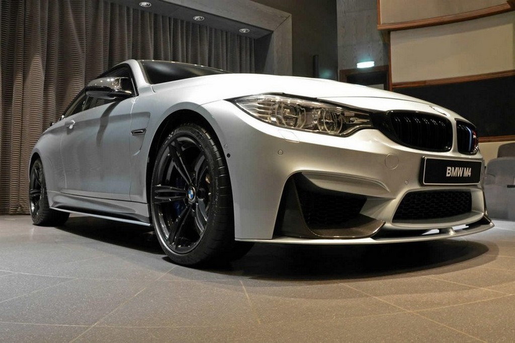 UM BMW M4 COUPE PERSONALIZADO EM ABU DHABI, foto 1