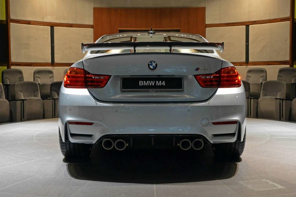 UM BMW M4 COUPE PERSONALIZADO EM ABU DHABI, foto 5