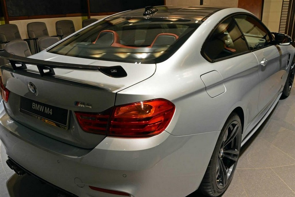 UM BMW M4 COUPE PERSONALIZADO EM ABU DHABI, foto 9