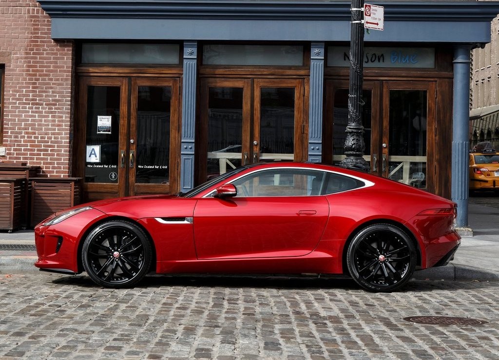 LINHA F-TYPE 2016 CHEGA AO BRASIL COM OPÇÃO DE TRAÇÃO INTEGRAL E DIREÇÃO ELÉTRICA ASSISTIDA, foto 11