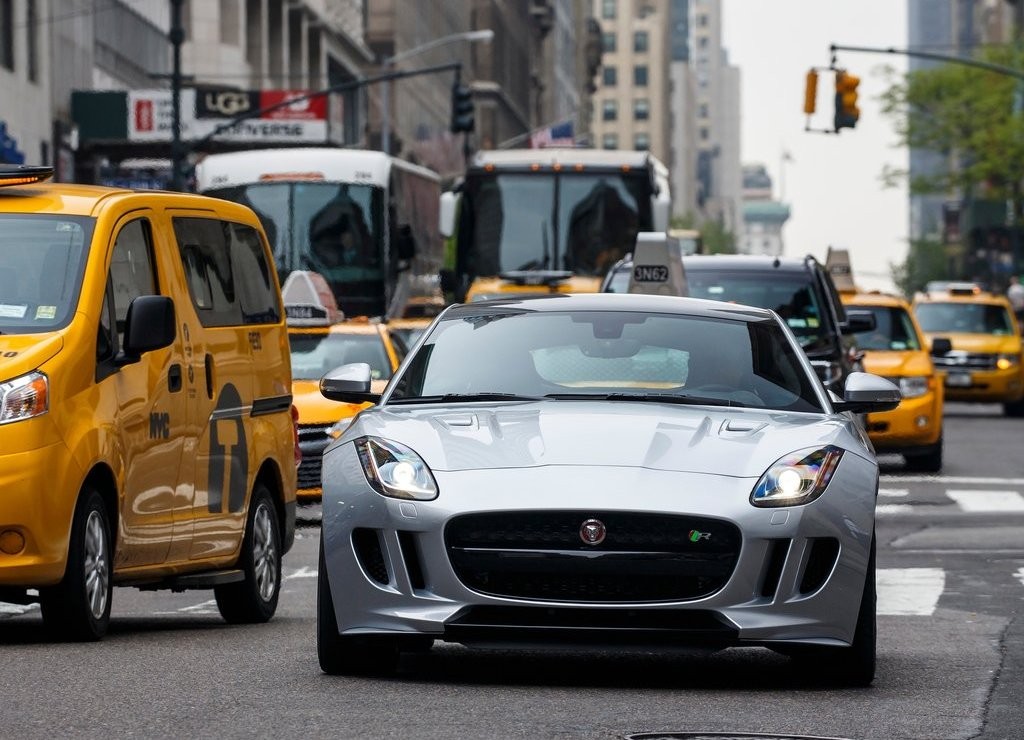 LINHA F-TYPE 2016 CHEGA AO BRASIL COM OPÇÃO DE TRAÇÃO INTEGRAL E DIREÇÃO ELÉTRICA ASSISTIDA, foto 18