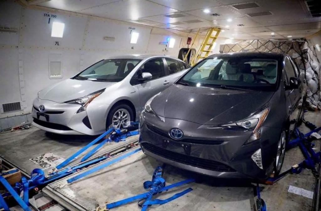 NOVO TOYOTA PRIUS FOTOGRAFADO SEM CAMUFLAGEM, foto 1