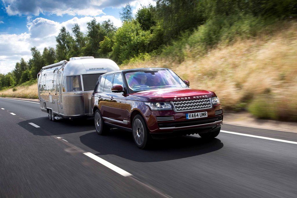 LAND ROVER DEMONSTRA PESQUISA INOVADORA DE REBOQUE TRANSPARENTE, foto 1
