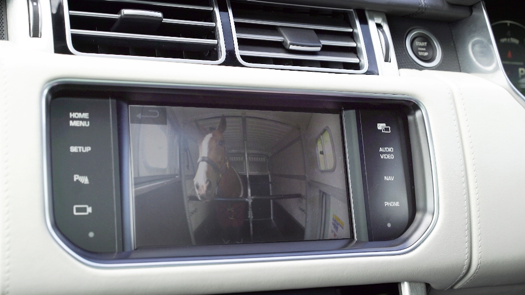 LAND ROVER DEMONSTRA PESQUISA INOVADORA DE REBOQUE TRANSPARENTE, foto 2