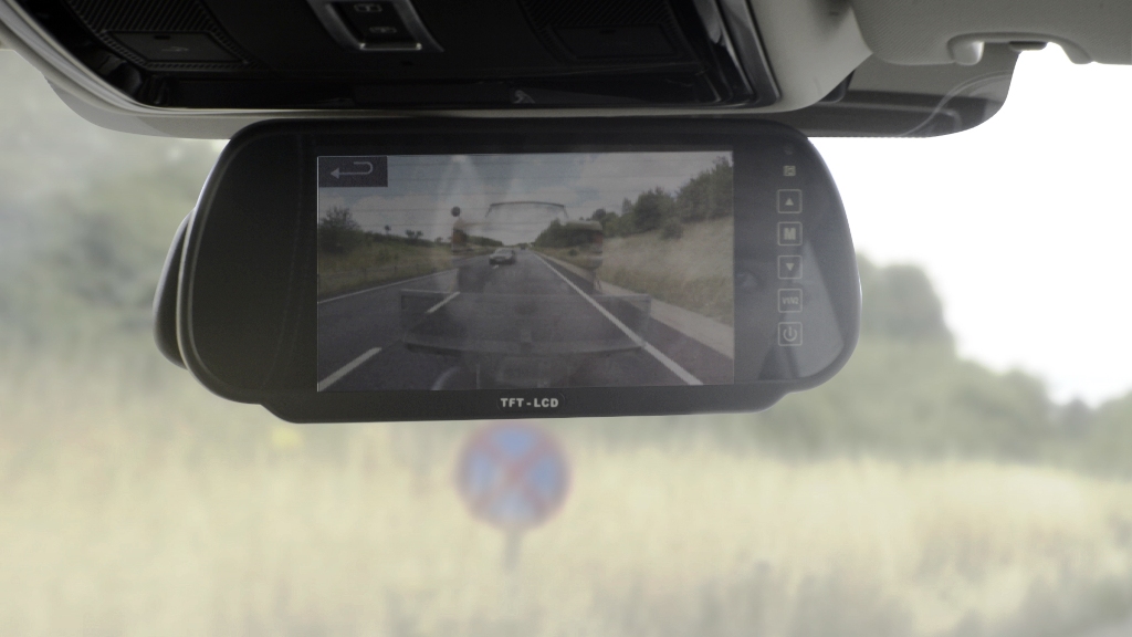 LAND ROVER DEMONSTRA PESQUISA INOVADORA DE REBOQUE TRANSPARENTE, foto 3