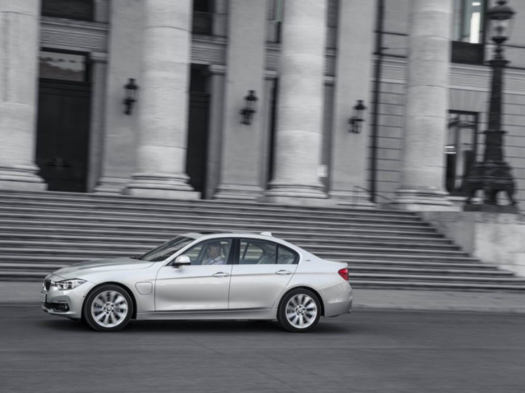 BMW SÉRIE 3 E SÉRIE 2 ACTIVE TOURER AGORA COM NOVAS VERSÕES HÍBRIDAS, foto 3