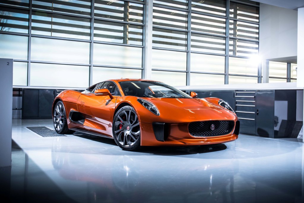 JAGUAR LAND ROVER MOSTRA SEUS VEÍCULOS QUE PARTICIPAM DO NOVO FILME DE JAMES BOND, foto 2