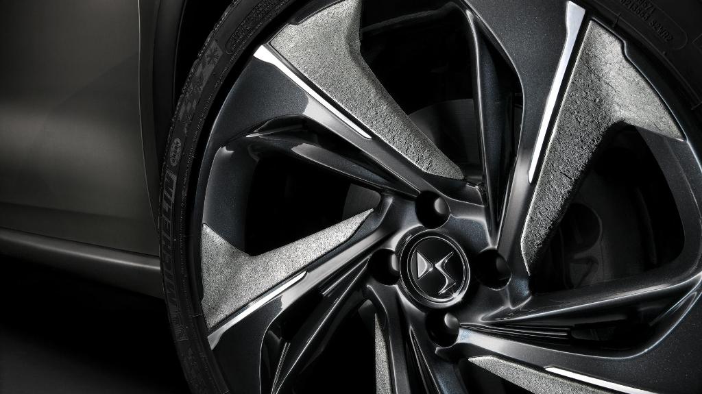 DS 4 CROSSBACK CONCEPT MOSTRA INSERÇÕES DE PEDRA NA CARROCERIA, foto 7