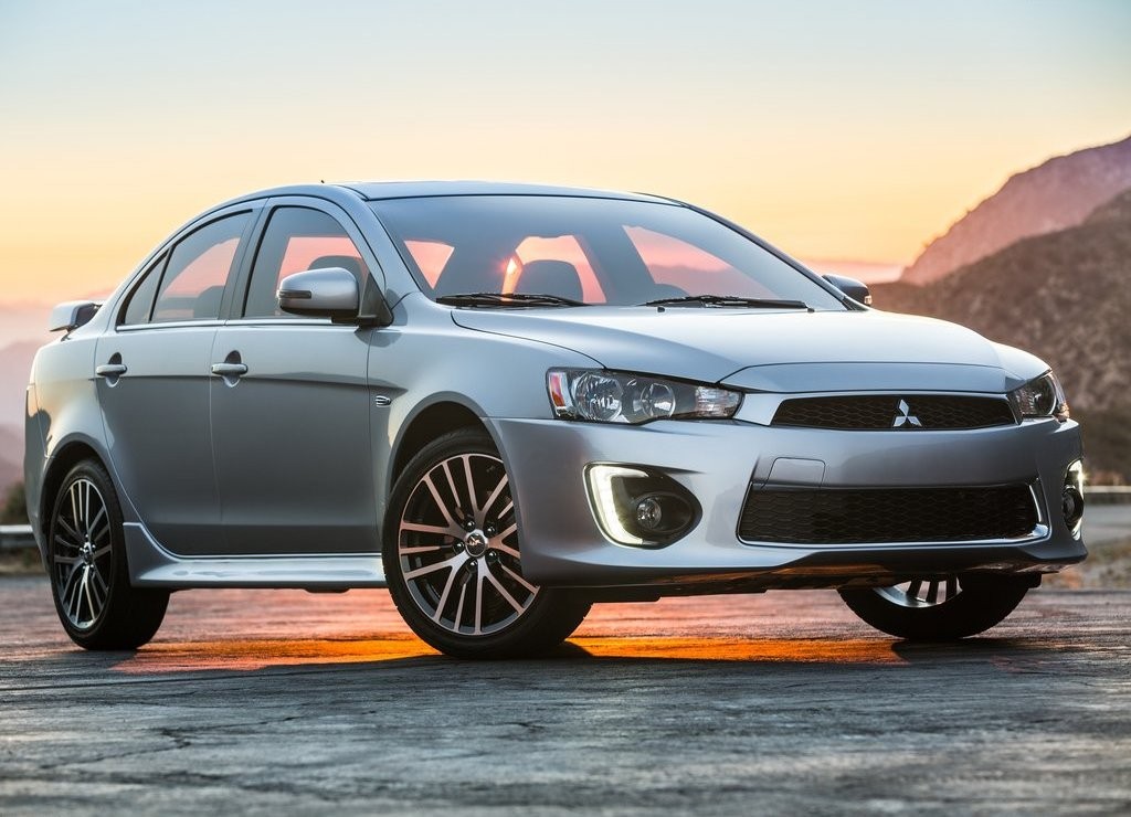 MITSUBISHI LANCER SEGUE VIVO COM UM NOVO RESTYLING, foto 1