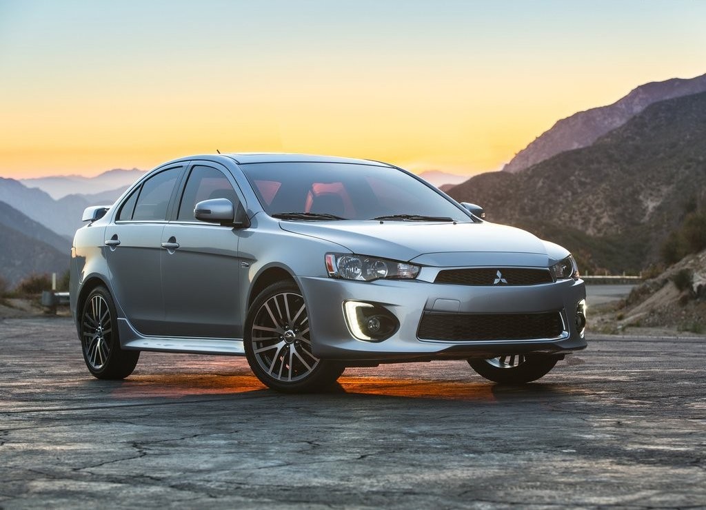 MITSUBISHI LANCER SEGUE VIVO COM UM NOVO RESTYLING, foto 2
