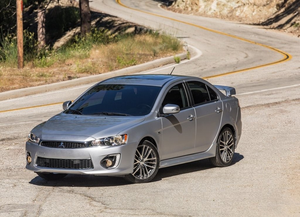 MITSUBISHI LANCER SEGUE VIVO COM UM NOVO RESTYLING, foto 5