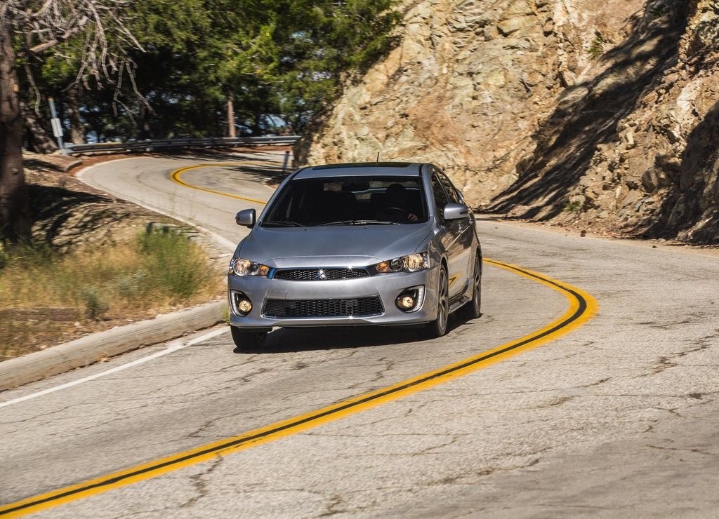 MITSUBISHI LANCER SEGUE VIVO COM UM NOVO RESTYLING, foto 8