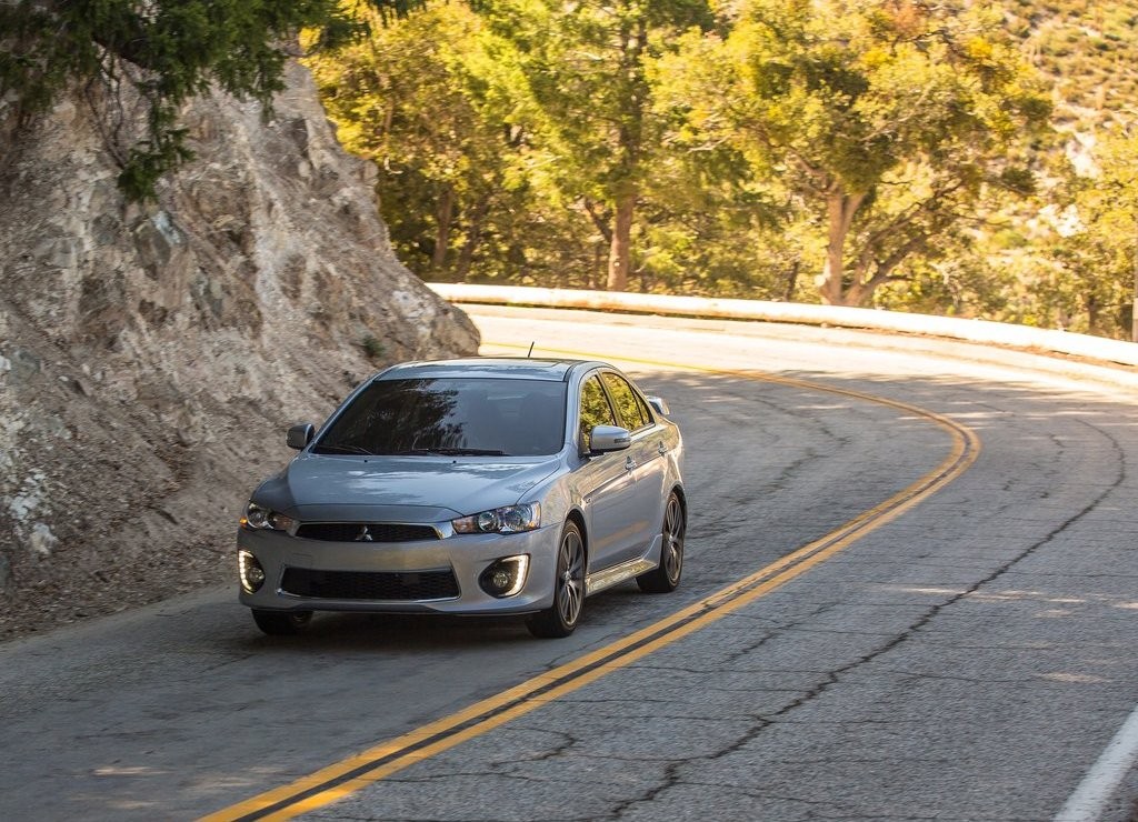 MITSUBISHI LANCER SEGUE VIVO COM UM NOVO RESTYLING, foto 10