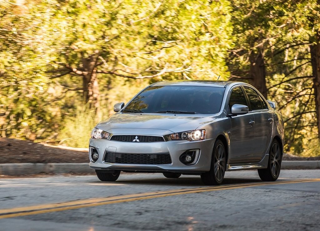 MITSUBISHI LANCER SEGUE VIVO COM UM NOVO RESTYLING, foto 12