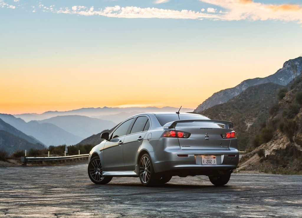 MITSUBISHI LANCER SEGUE VIVO COM UM NOVO RESTYLING, foto 14