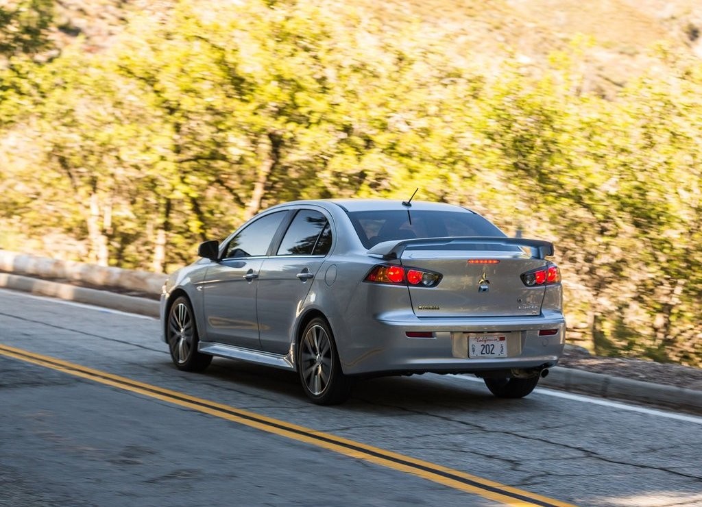 MITSUBISHI LANCER SEGUE VIVO COM UM NOVO RESTYLING, foto 16