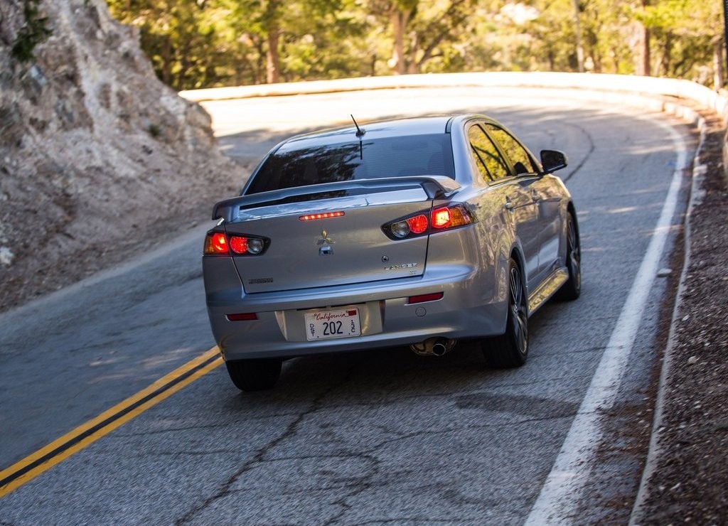 MITSUBISHI LANCER SEGUE VIVO COM UM NOVO RESTYLING, foto 17