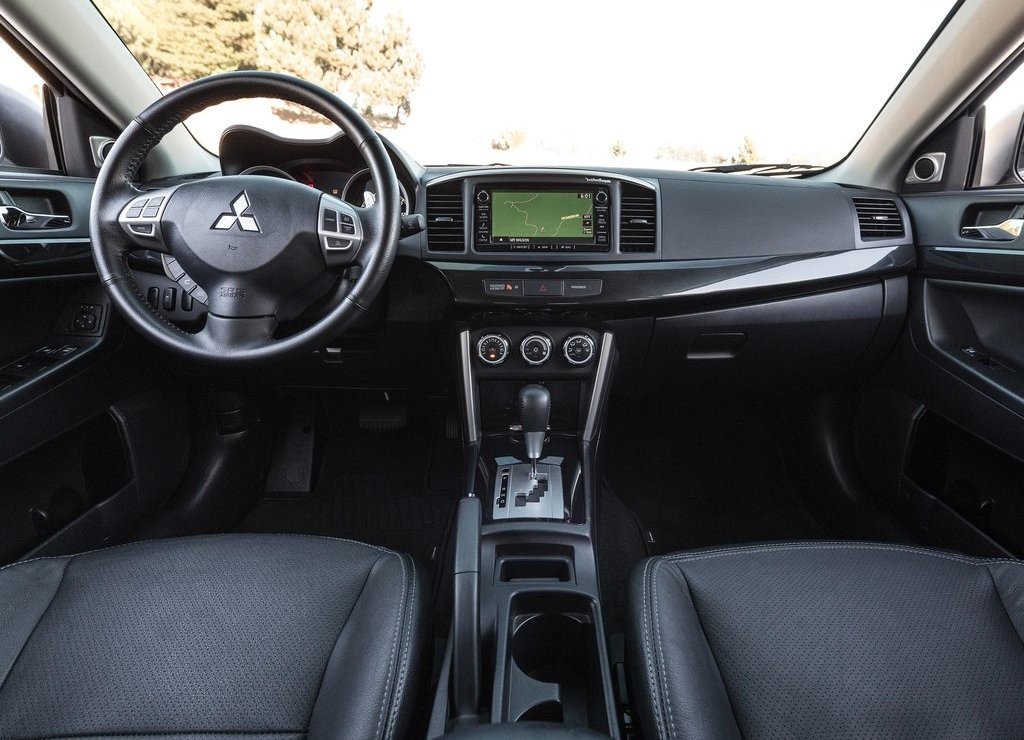 MITSUBISHI LANCER SEGUE VIVO COM UM NOVO RESTYLING, foto 21