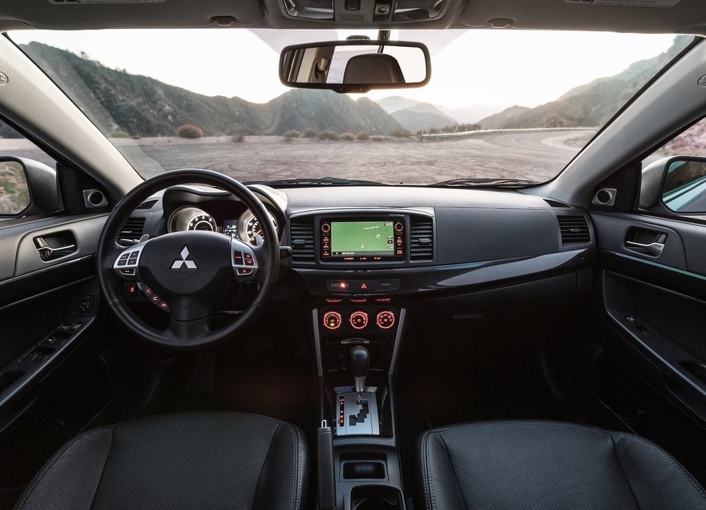 MITSUBISHI LANCER SEGUE VIVO COM UM NOVO RESTYLING, foto 22