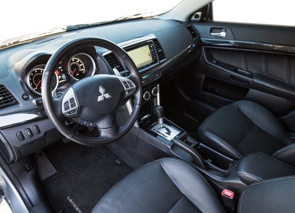 MITSUBISHI LANCER SEGUE VIVO COM UM NOVO RESTYLING, foto 23