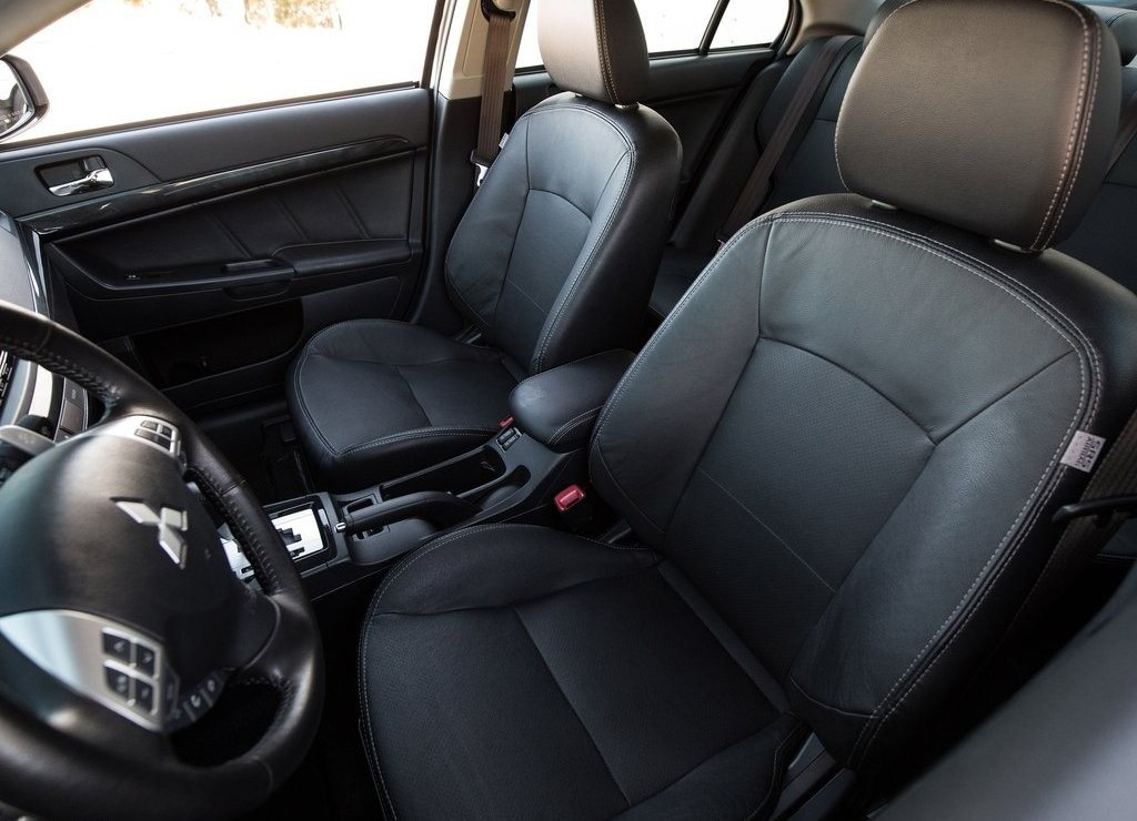 MITSUBISHI LANCER SEGUE VIVO COM UM NOVO RESTYLING, foto 24