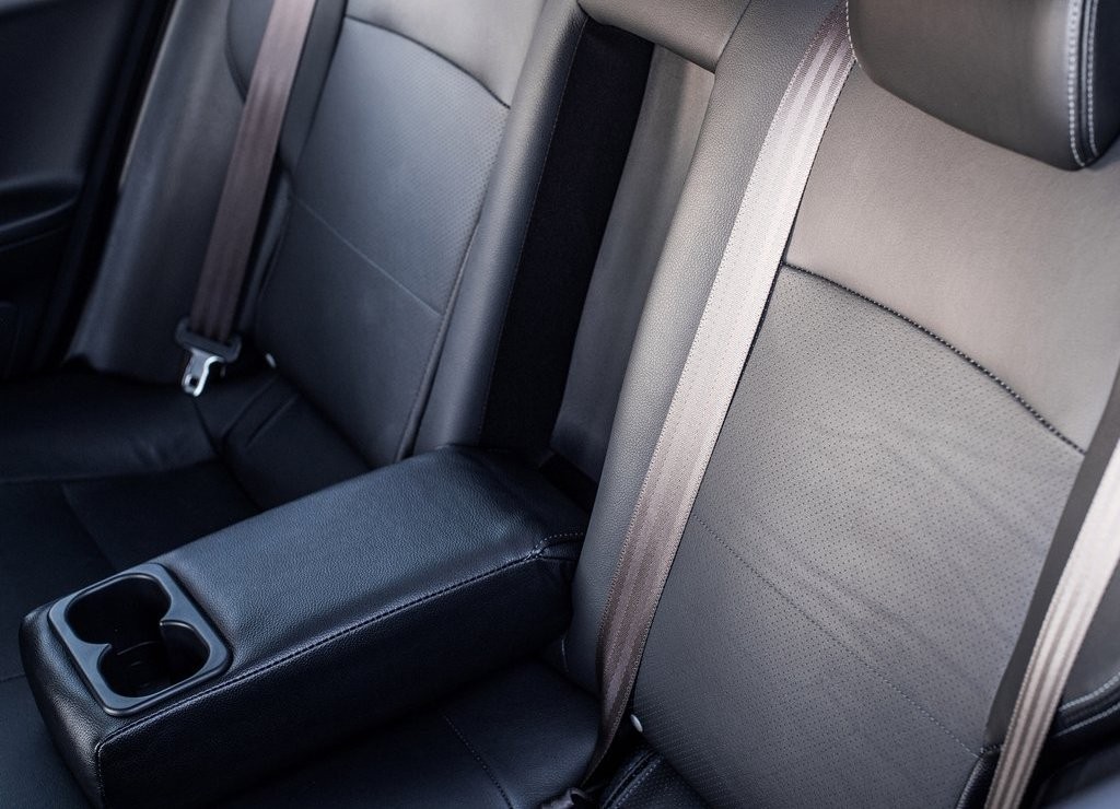 MITSUBISHI LANCER SEGUE VIVO COM UM NOVO RESTYLING, foto 32
