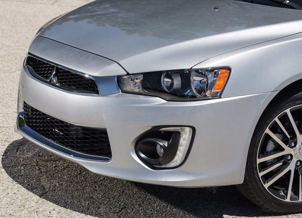 MITSUBISHI LANCER SEGUE VIVO COM UM NOVO RESTYLING, foto 36