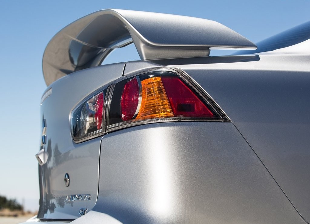 MITSUBISHI LANCER SEGUE VIVO COM UM NOVO RESTYLING, foto 38