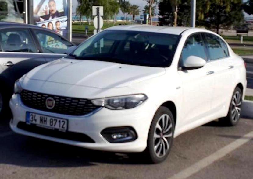 FIAT EGEA SURGE SEM CAMUFLAGEM ANTES DE SUA CHEGADA AO MERCADO, foto 1