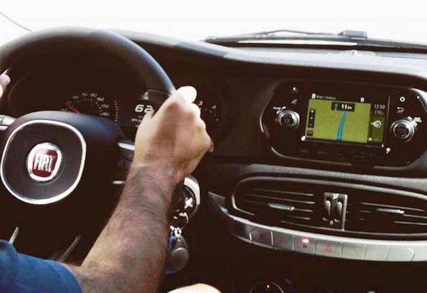 FIAT EGEA SURGE SEM CAMUFLAGEM ANTES DE SUA CHEGADA AO MERCADO, foto 3