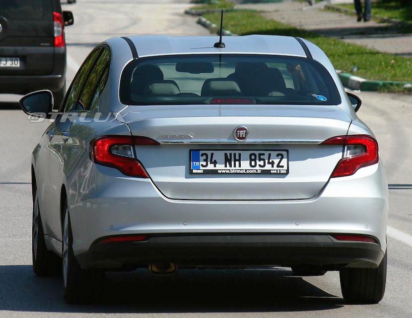 FIAT EGEA SURGE SEM CAMUFLAGEM ANTES DE SUA CHEGADA AO MERCADO, foto 5